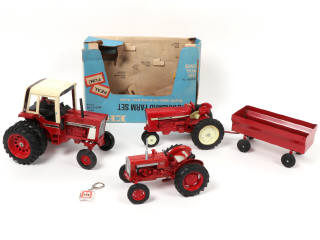 Lot 43 - DIVERS (3)
