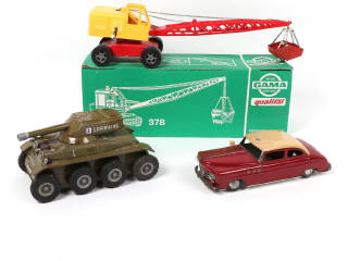 Lot 44 - DIVERS (3)
