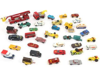 Lot 345 - DIVERS (34)
