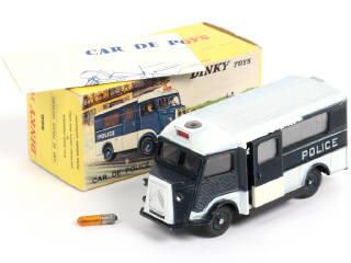 Lot 383 - DINKY TOYS (FRANCE) (1)