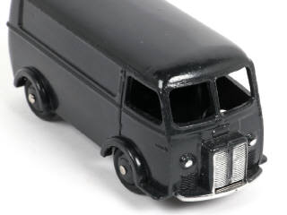 Lot 367 - DINKY TOYS (FRANCE) (1)