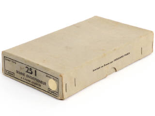 Lot 348 - DINKY TOYS (FRANCE) (1)