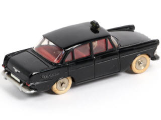 Lot 263 - DINKY TOYS (FRANCE) (1)