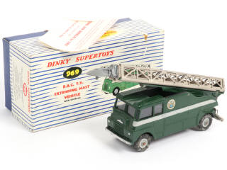 Lot 533 - DINKY TOYS (GB) (1)