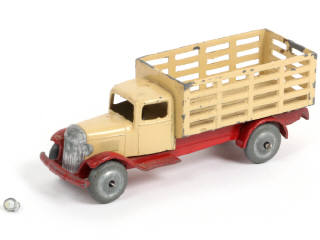 Lot 353 - DINKY TOYS (FRANCE) (1)
