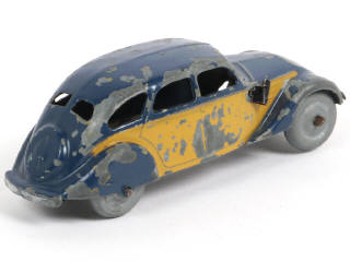 Lot 239 - DINKY TOYS (FRANCE) (1)