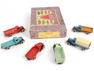 Lot 350 - DINKY TOYS (FRANCE) (1)