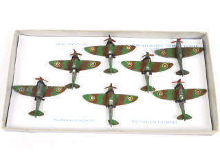 Lot 435 - DINKY TOYS (GB) (1)