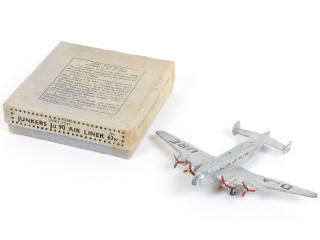 Lot 424 - DINKY TOYS (GB) (1)