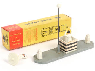 Lot 550 - DINKY TOYS (GB) (1)