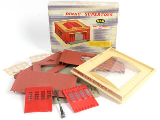 Lot 552 - DINKY TOYS (GB) (1)