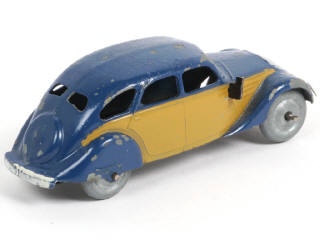 Lot 238 - DINKY TOYS (FRANCE) (1)