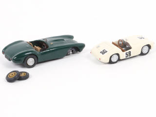 Lot 45 - DIVERS (2)