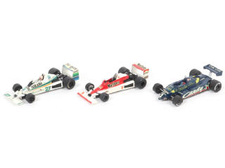 Lot 67 - DIVERS (3)