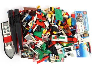 Lot 229 - LEGO (DANEMARK) (1)