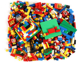 Lot 235 - LEGO (DANEMARK) (1)
