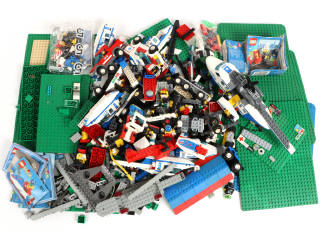 Lot 241 - LEGO (DANEMARK) (1)