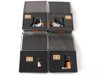 Lot 121 - DIVERS (4)