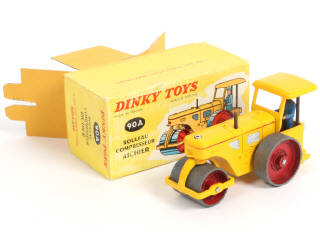 Lot 316 - DINKY TOYS (FRANCE) (1)