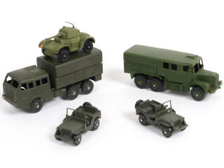 Lot 368 - DINKY TOYS (FRANCE) (5)