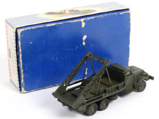 Lot 315 - DINKY TOYS (FRANCE) (1)