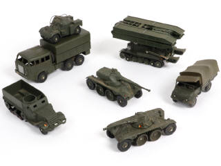 Lot 371 - DINKY TOYS (FRANCE) (7)