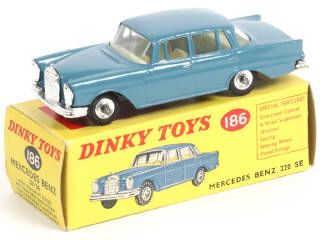 Lot 388 - DINKY TOYS (GB) (1)
