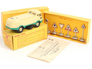 Lot 345 - DINKY TOYS (FRANCE) (2)