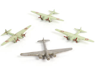 Lot 367 - DINKY TOYS (FRANCE) (4)