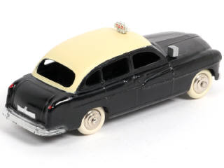 Lot 287 - DINKY TOYS (FRANCE) (1)