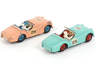 Lot 407 - DINKY TOYS (GB) (2)