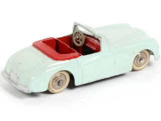 Lot 252 - DINKY TOYS (FRANCE) (1)