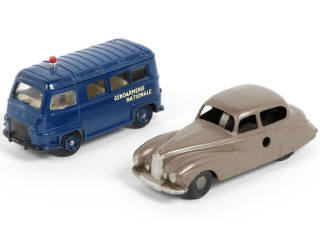 Lot 50 - DIVERS (2)