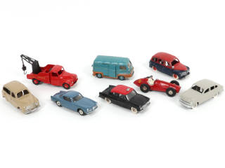 Lot 19 - DIVERS (8)