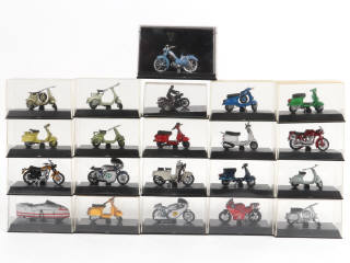 Lot 113 - DIVERS (21)