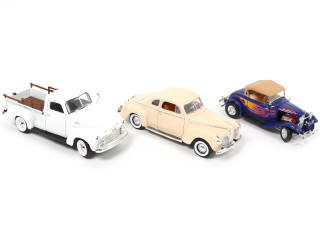 Lot 259 - ROAD SIGNATURE (CHINE) (3)