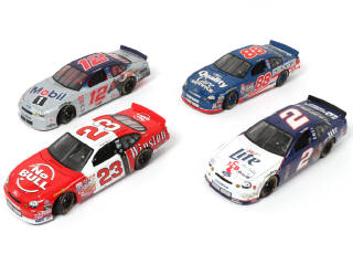 Lot 194 - REVELL (4)