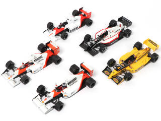 Lot 132 - DIVERS (5)