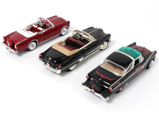 Lot 269 - DIVERS (3)