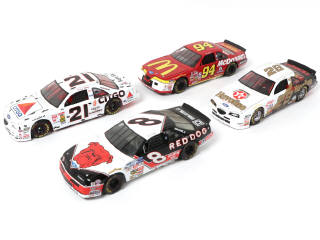 Lot 187 - DIVERS (4)