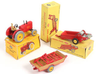 Lot 290 - DINKY TOYS (GB) (3)