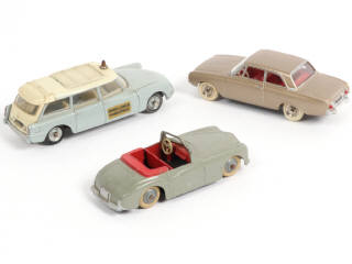 Lot 334 - DINKY TOYS (FRANCE) (3)