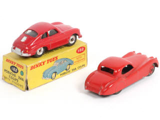 Lot 277 - DINKY TOYS (GB) (2)