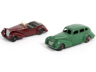 Lot 257 - DINKY TOYS (GB) (2)