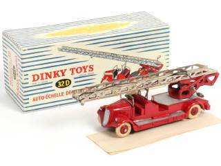 Lot 307 - DINKY TOYS (FRANCE) (1)