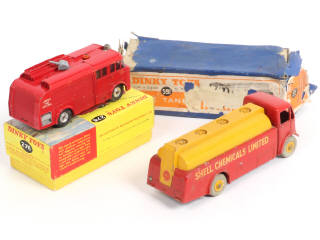 Lot 278 - DINKY TOYS (GB) (2)