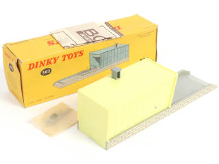 Lot 313 - DINKY TOYS (FRANCE) (1)