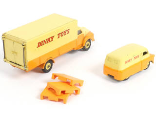 Lot 276 - DINKY TOYS (GB) (2)