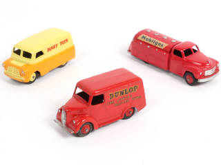 Lot 287 - DINKY TOYS (GB) (3)