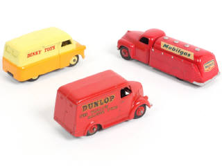 Lot 287 - DINKY TOYS (GB) (3)